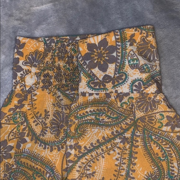 Yellow Floral Print Flowy Shorts - Picture 3 of 4